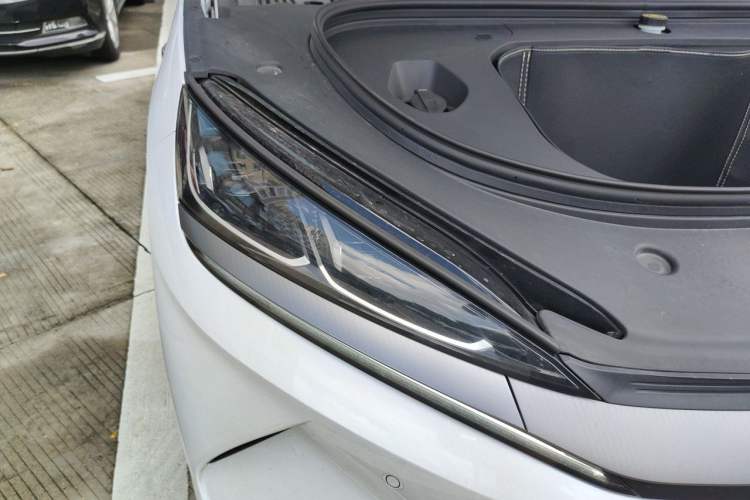 Used BYD Qin L 2025 EV 545KM Beyond Version Right Front Headlight