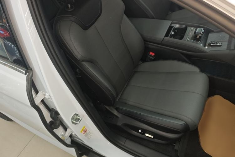 Used BYD Qin L 2025 DM-i Smart Drive 120KM Superior Model Right Front Seat