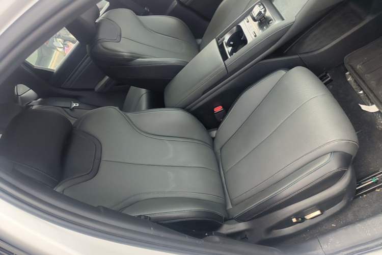 Used BYD Qin L 2025 DM-i Smart Drive 120KM Superior Model Right Front Seat