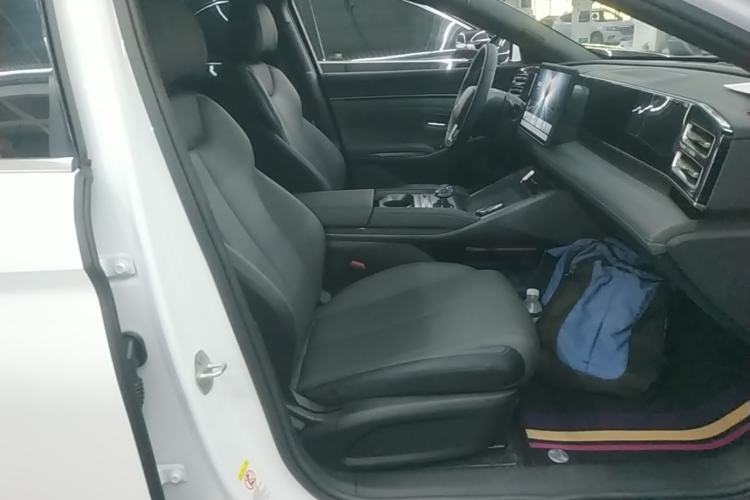 Used BYD Qin L 2025 DM-i Smart Drive 80KM Leading Model Right Front Seat