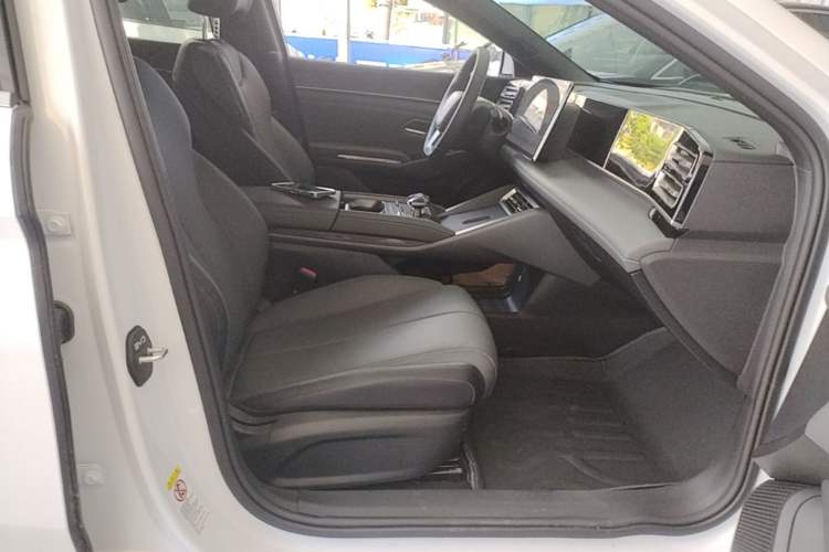 Used BYD Qin L 2025 DM-i Smart Drive 80KM Leading Model Right Front Seat