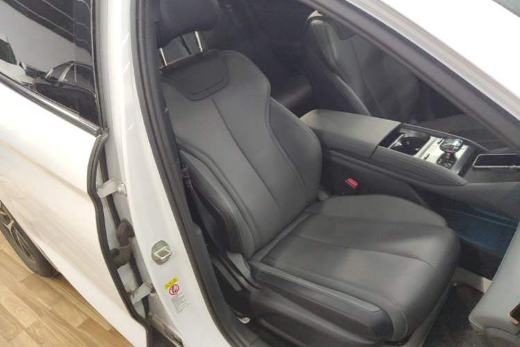 Used BYD Qin L 2025 DM-i Smart Drive 80KM Superior Model Right Front Seat