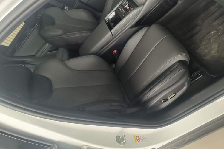 Used BYD Qin L 2025 DM-i Smart Drive 120KM Superior Model Right Front Seat
