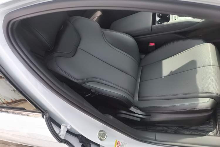 Used BYD Qin L 2025 DM-i Smart Drive 120KM Leading Model Right Front Seat