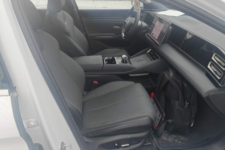 Used BYD Qin L 2025 DM-i Smart Drive 120KM Superior Model Right Front Seat