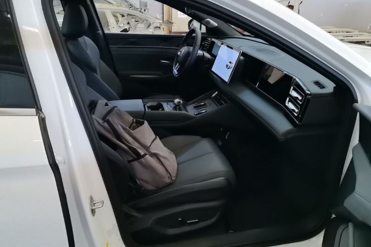 Used BYD Qin L 2025 DM-i Smart Drive 120KM Superior Model Right Front Seat