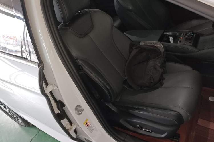 Used BYD Qin L 2025 DM-i Smart Drive 120KM Superior Model Right Front Seat