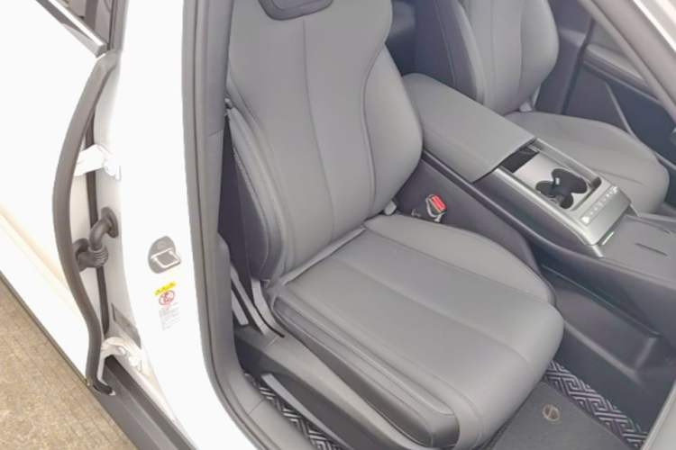 Used BYD Qin L 2025 EV 470KM Leading Edition Right Front Seat