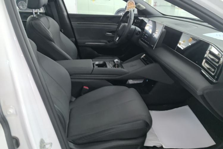 Used BYD Qin L 2025 DM-i Smart Drive 120KM Superior Model Right Front Seat