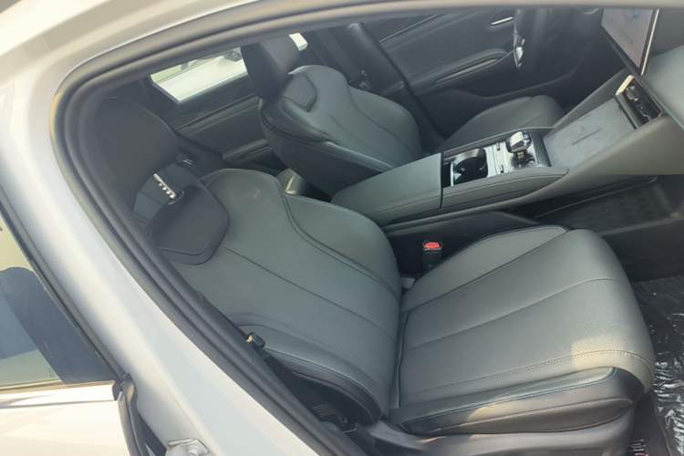 Used BYD Qin L 2025 DM-i Smart Drive 120KM Superior Model Right Front Seat