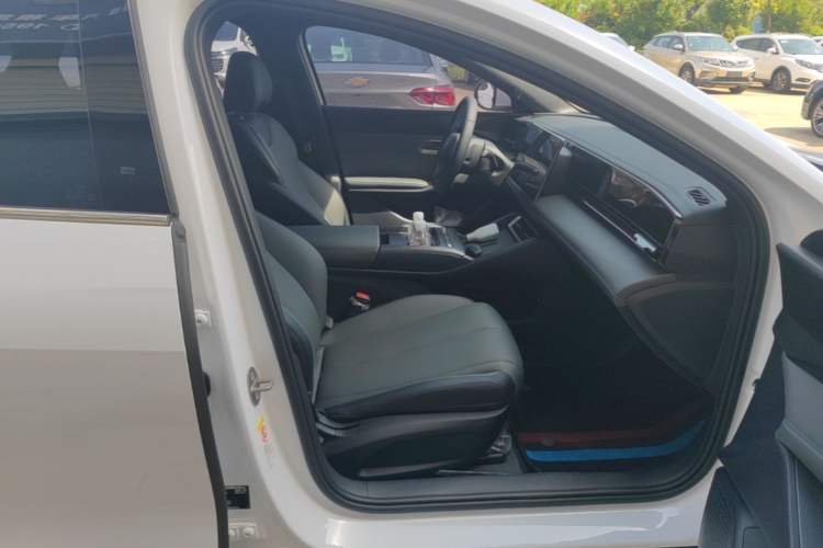 Used BYD Qin L 2025 EV 470KM Leading Edition Right Front Seat