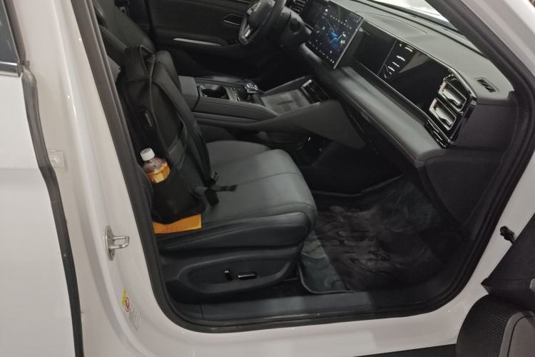 Used BYD Qin L 2025 DM-i Smart Drive 120KM Superior Model Right Front Seat