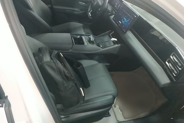 Used BYD Qin L 2025 DM-i Smart Drive 80KM Leading Model Right Front Seat