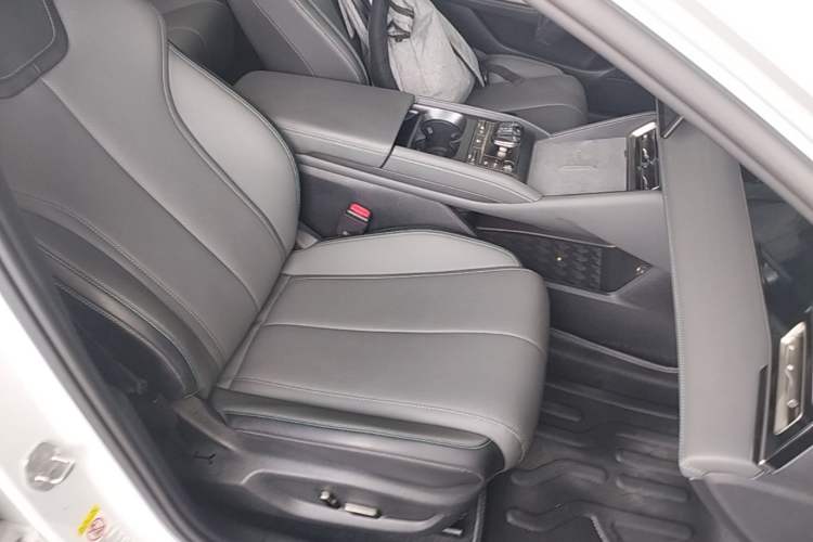 Used BYD Qin L 2025 DM-i Smart Drive 120KM Superior Model Right Front Seat