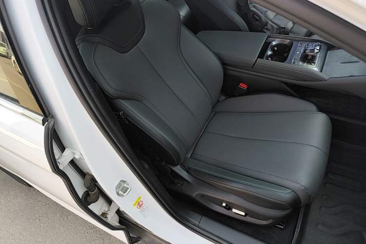 Used BYD Qin L 2025 DM-i Smart Drive 120KM Superior Model Right Front Seat