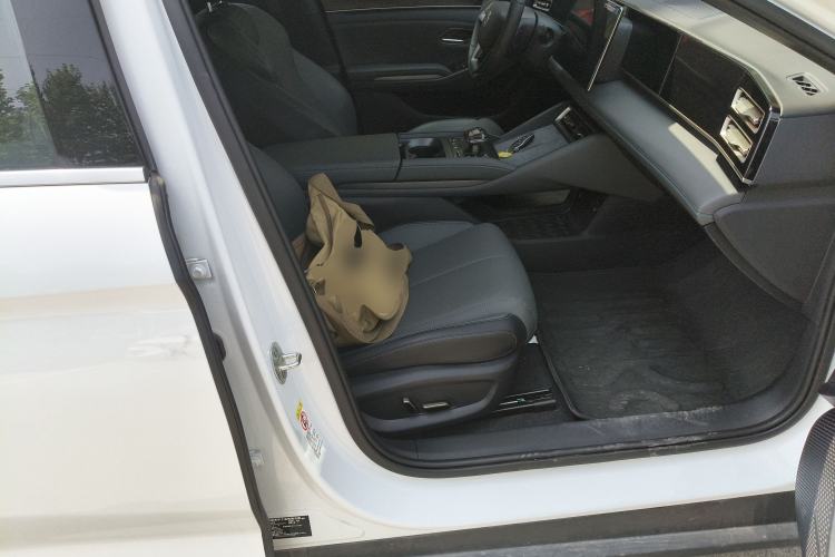Used BYD Qin L 2025 DM-i Smart Drive 120KM Superior Model Right Front Seat