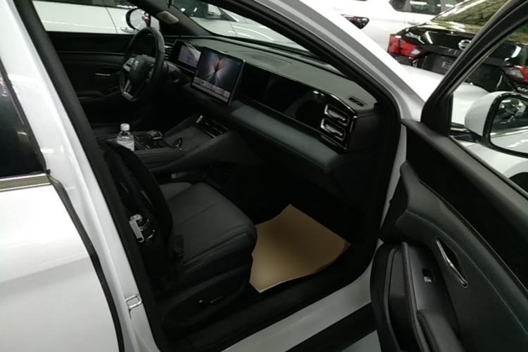 Used BYD Qin L 2025 DM-i Smart Drive 120KM Superior Model Right Front Seat