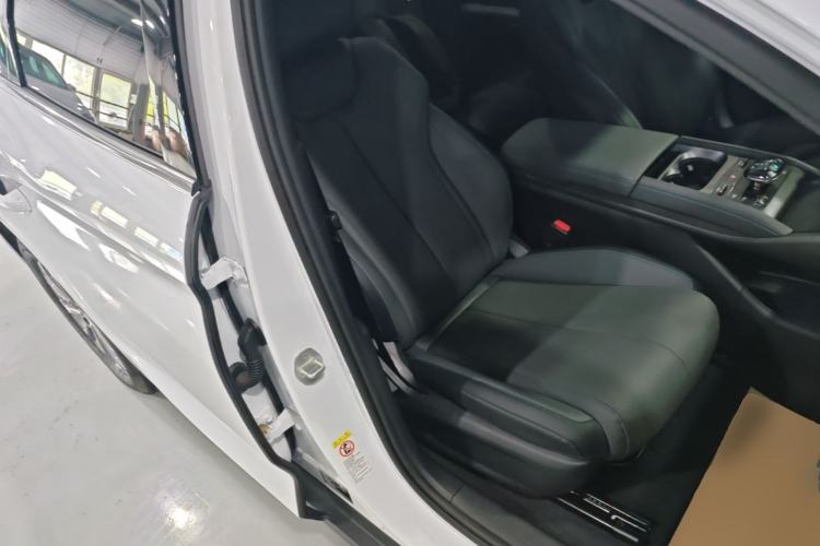Used BYD Qin L 2025 DM-i Smart Drive 80KM Leading Model Right Front Seat