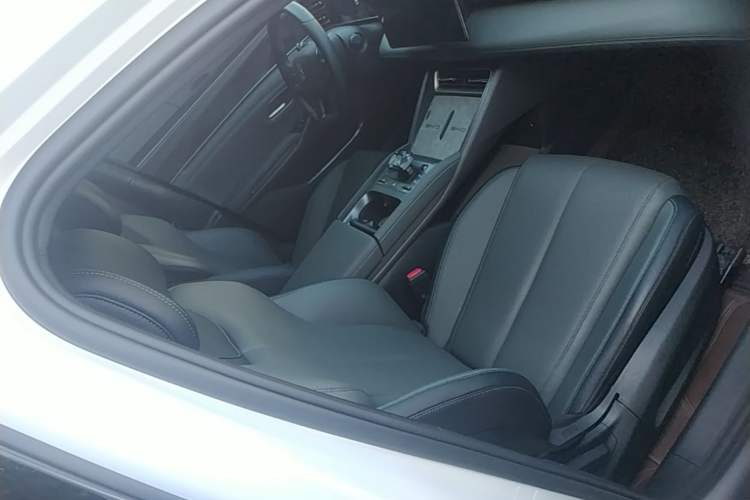 Used BYD Qin L 2025 DM-i Smart Drive 80KM Leading Model Right Front Seat