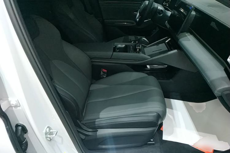 Used BYD Qin L 2025 DM-i Smart Drive 80KM Leading Model Right Front Seat