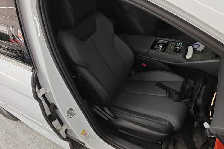 Used BYD Qin L 2025 DM-i Smart Drive 80KM Leading Model Right Front Seat