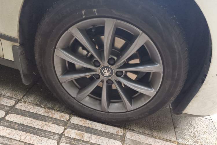 Used BYD Qin L 2025 EV 545KM Beyond Version Right Front Wheel Hub