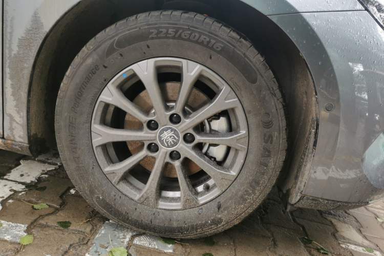Used BYD Qin L 2025 DM-i Smart Drive 80KM Leading Model Right Front Wheel Hub