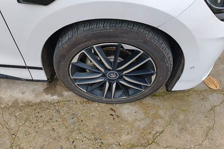 Used BYD Qin L 2025 EV 545KM Excellence Edition Right Front Wheel Hub
