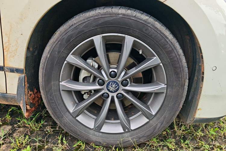 Used BYD Qin L 2025 EV 545KM Beyond Version Right Front Wheel Hub