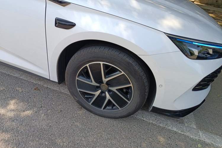 Used BYD Qin L 2025 DM-i Smart Drive 120KM Leading Model Right Front Wheel Hub