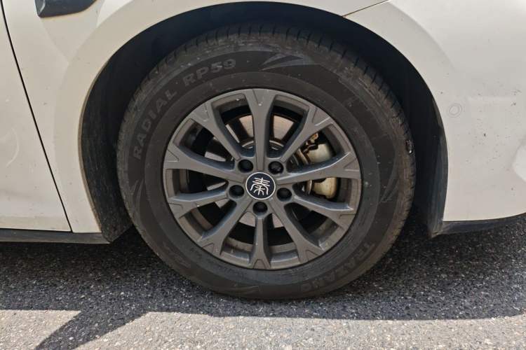 Used BYD Qin L 2025 DM-i Smart Drive 80KM Leading Model Right Front Wheel Hub