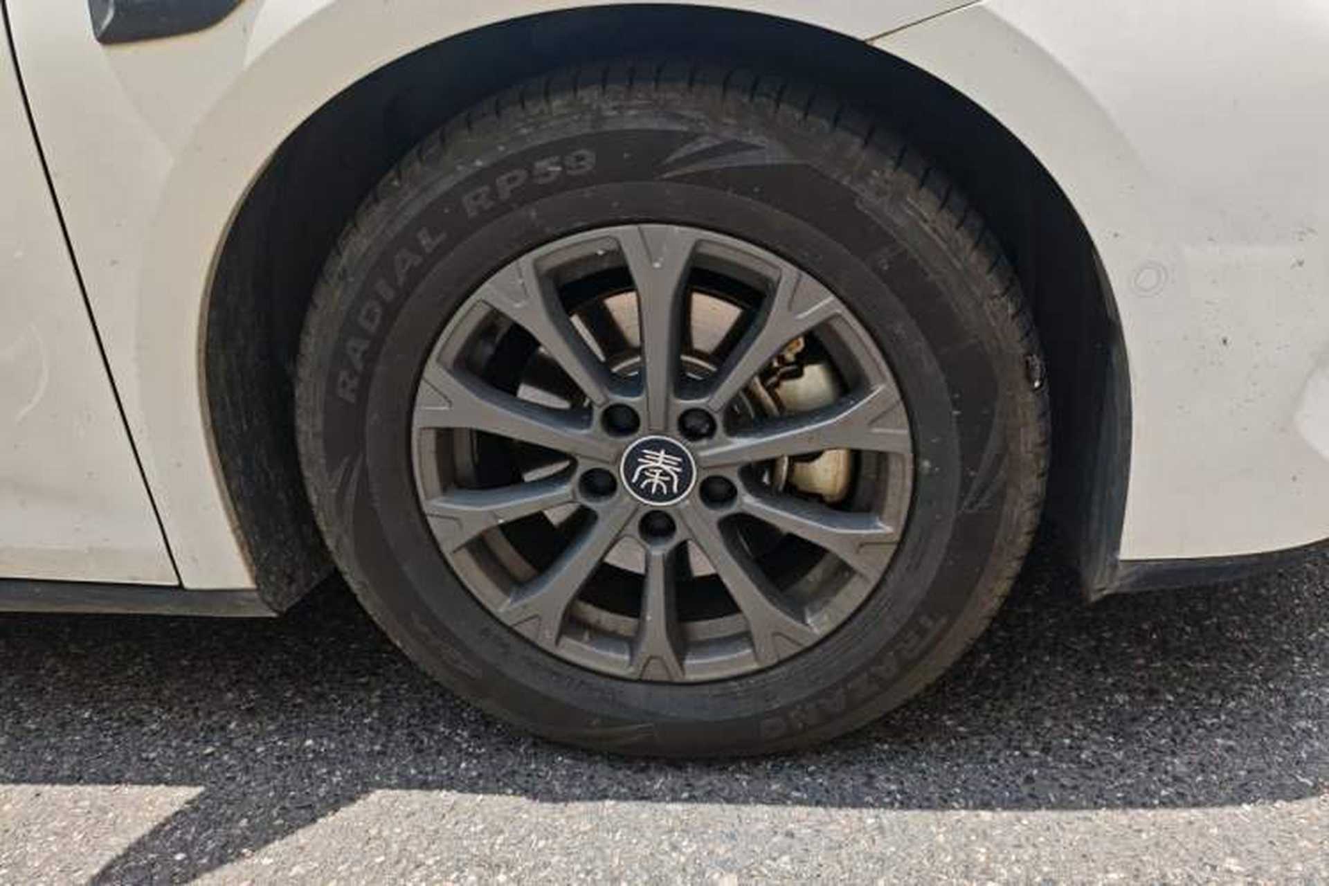 Used BYD Qin L 2025 DM-i Smart Drive 80KM Leading Model Right Front Wheel Hub