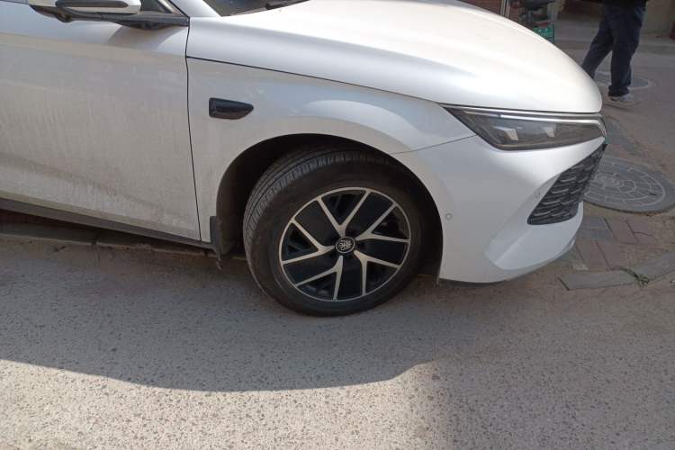 Used BYD Qin L 2025 DM-i Smart Drive 120KM Leading Model Right Front Wheel Hub