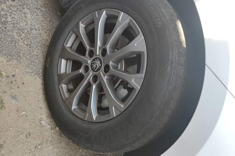 Used BYD Qin L 2025 DM-i Smart Drive 80KM Leading Model Right Front Wheel Hub