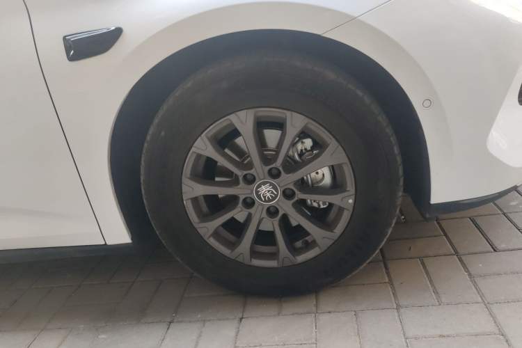 Used BYD Qin L 2025 DM-i Smart Drive 80KM Leading Model Right Front Wheel Hub