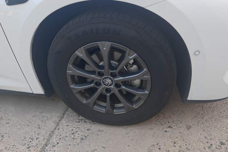 Used BYD Qin L 2025 DM-i Smart Drive 80KM Leading Model Right Front Wheel Hub