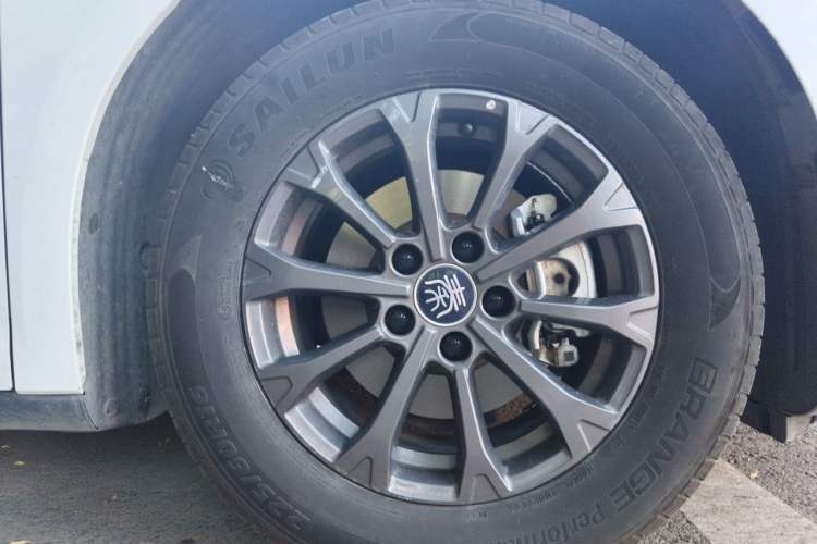 Used BYD Qin L 2025 DM-i Smart Drive 80KM Leading Model Right Front Wheel Hub