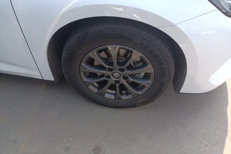 Used BYD Qin L 2025 DM-i Smart Drive 80KM Leading Model Right Front Wheel Hub