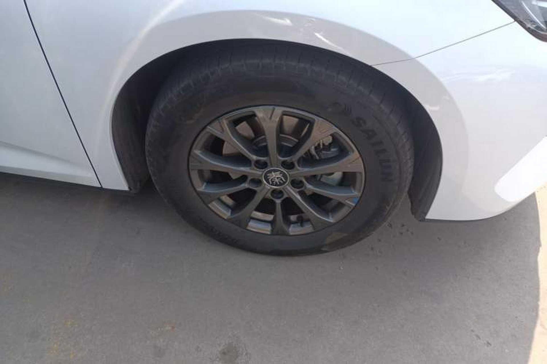 Used BYD Qin L 2025 DM-i Smart Drive 80KM Leading Model Right Front Wheel Hub