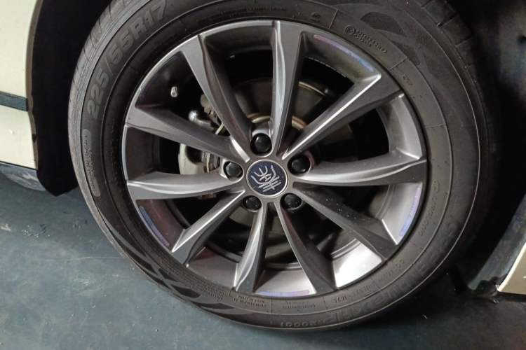 Used BYD Qin L 2025 EV 470KM Leading Edition Right Front Wheel Hub