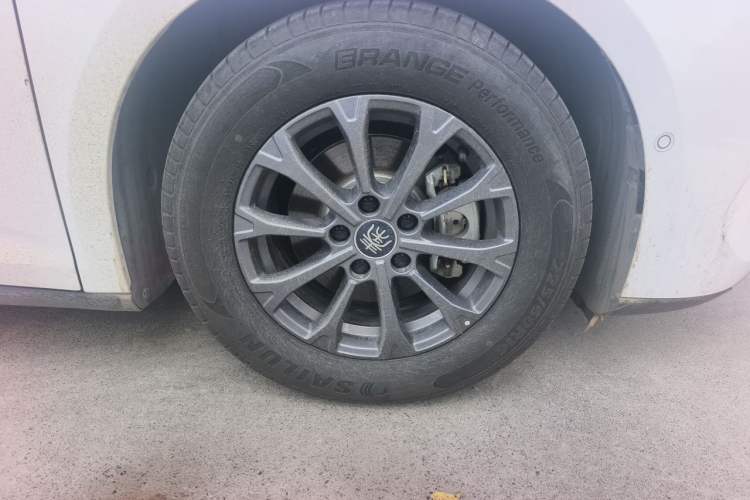 Used BYD Qin L 2025 DM-i Smart Drive 80KM Leading Model Right Front Wheel Hub
