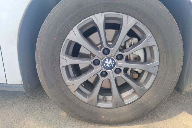 Used BYD Qin L 2025 DM-i Smart Drive 80KM Leading Model Right Front Wheel Hub