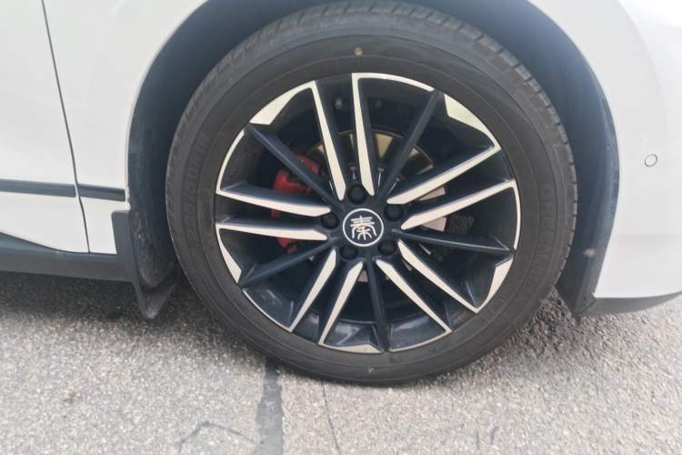 Used BYD Qin L 2025 EV 545KM Cloud Suspension Edition Right Front Wheel Hub