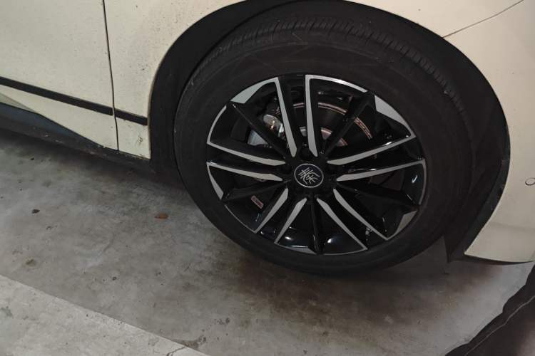 Used BYD Qin L 2025 EV 545KM Excellence Edition Right Front Wheel Hub