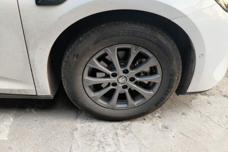 Used BYD Qin L 2025 DM-i Smart Drive 80KM Leading Model Right Front Wheel Hub
