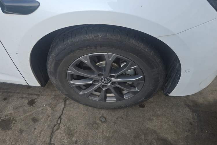 Used BYD Qin L 2025 DM-i Smart Drive 80KM Leading Model Right Front Wheel Hub