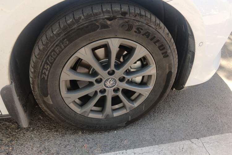 Used BYD Qin L 2025 DM-i Smart Drive 80KM Leading Model Right Front Wheel Hub