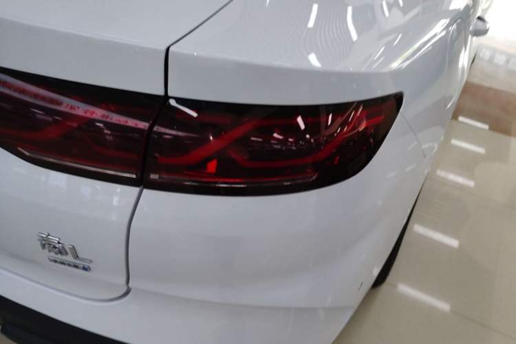 Used BYD Qin L 2025 DM-i Smart Drive 120KM Superior Model Right Rear Taillight