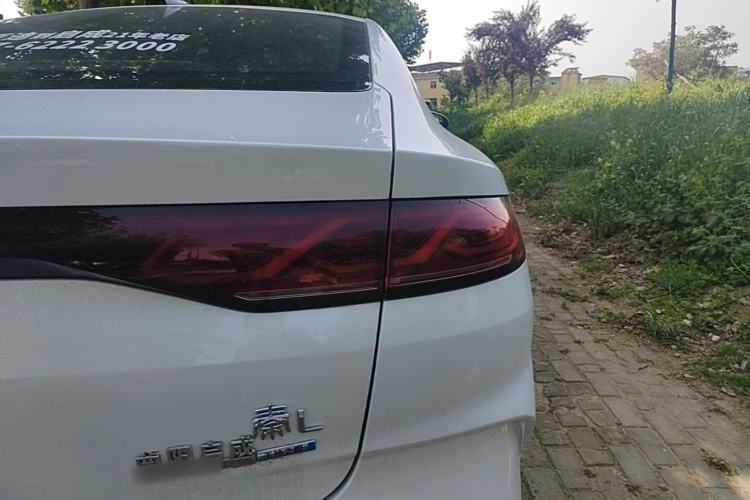 Used BYD Qin L 2025 DM-i Smart Drive 120KM Superior Model Right Rear Taillight