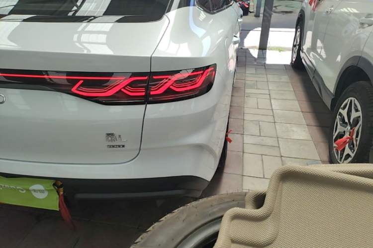 Used BYD Qin L 2025 DM-i Smart Drive 80KM Leading Model Right Rear Taillight
